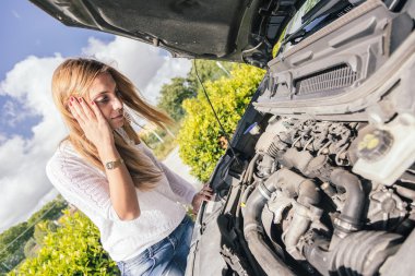 hasarlı araç olan kadın