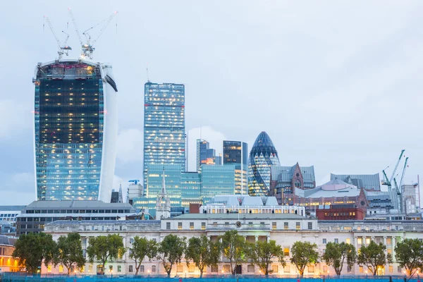 London City i gryningen — Stockfoto