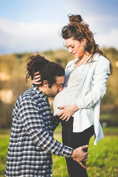 Pregnant Woman with her Housband Outside — Stock Photo, Image