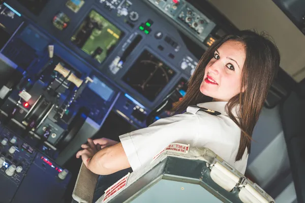 Female Pilot in the Airplane Cockpit — Stock Photo, Image