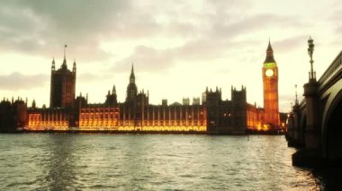 Londra'daki westminster günbatımında panoramik