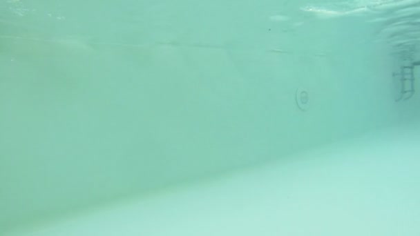 Para całuje pod wodą — Wideo stockowe