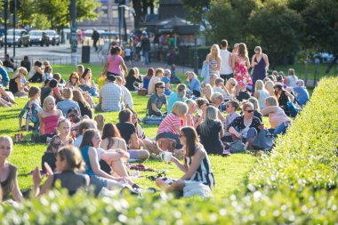 dinlenme Parkı'nda gençler