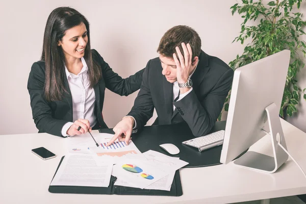 Triste homme d'affaires au bureau — Photo