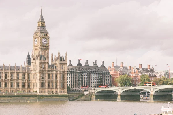 Big ben en kamer van het Parlement in Londen — Stockfoto