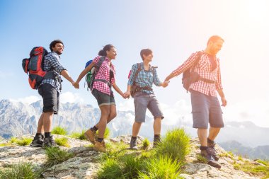 insanlar dağ başında hiking