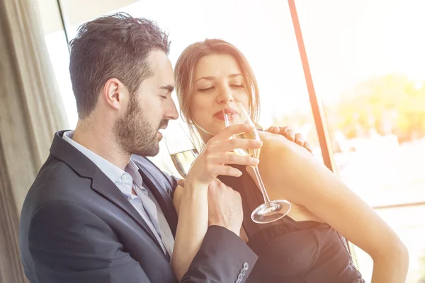 Elegant Young Couple Cheering at Hotel Suite — Stock Photo, Image