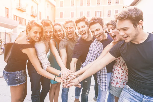 Grupp av vänner tillsammans, lagarbete koncept — Stockfoto