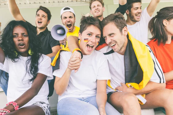 Německých fanoušků na stadionu — Stock fotografie