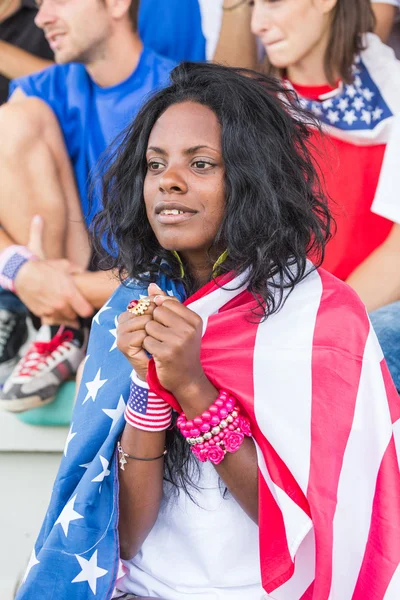 Apoiantes americanos preocupados no estádio — Fotografia de Stock