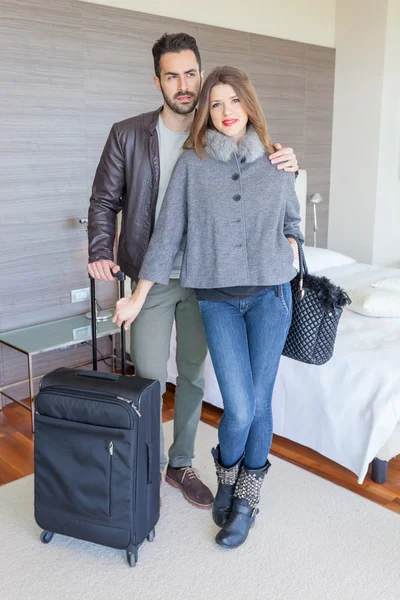 Casal com bagagem — Fotografia de Stock