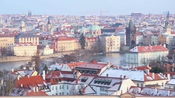 Prag mit Karlsbrücke — Stockvideo