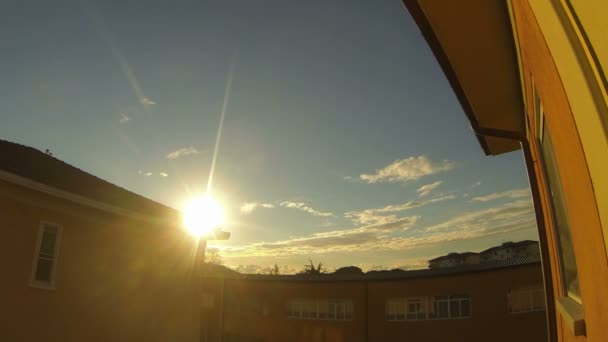 Felhők az égen, a naplemente — Stock videók