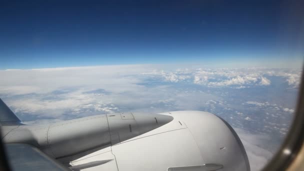 obloha z okna letadla
