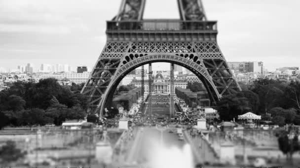 Eiffelova věž v Paříži — Stock video