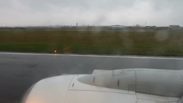 Plane on runway — Stock Video