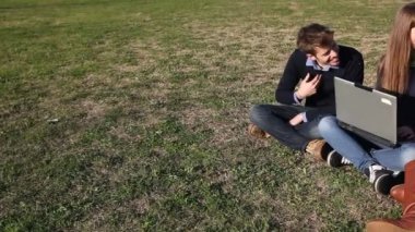 Üniversite öğrencileri ile bilgisayar Park