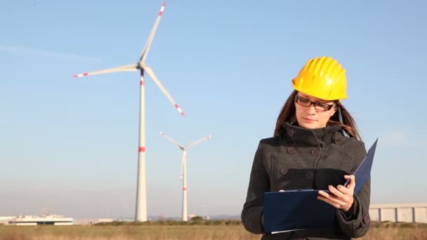 Mujer ingeniera — Vídeos de Stock