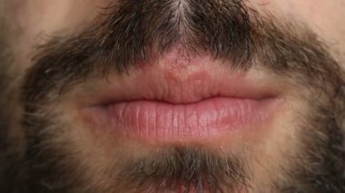 erkek ağız konuşuyor