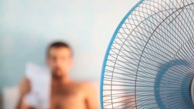 erkek dergisi tarafından sallayarak