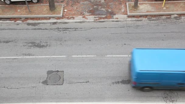 Sokakta geçen arabalar — Stok video