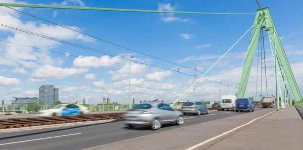 Köprüde trafik — Stok fotoğraf