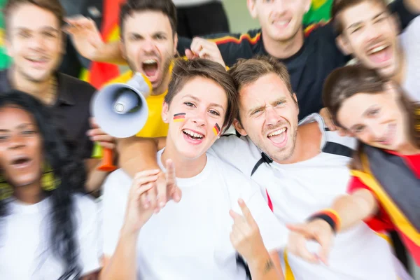 Deutsche Fans im Stadion — Stockfoto