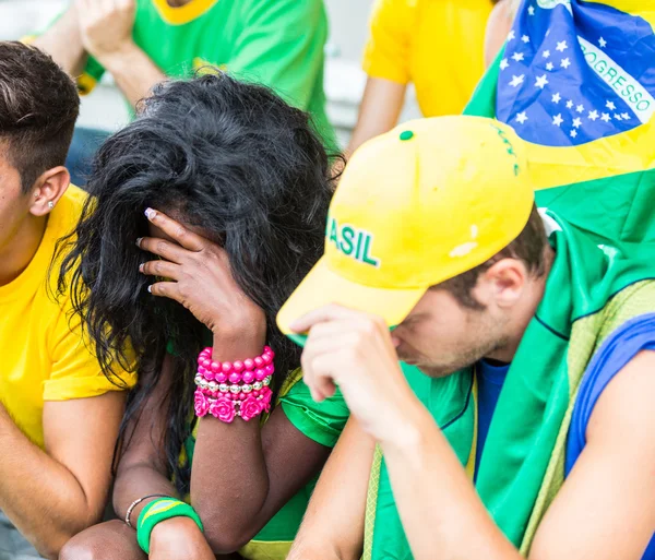 Apoiantes brasileiros tristes no Estádio — Fotografia de Stock