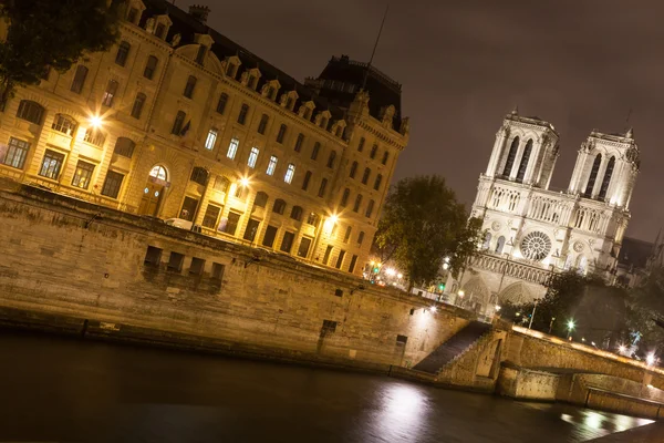 Catedral de Notre Dame de noche —  Fotos de Stock