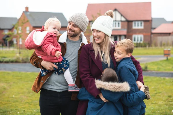 Happy Family Portrait Together Park Candid Beautiful Young Family Children — Stock Photo, Image