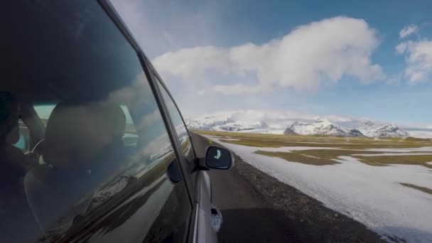 Conducir en Islandia a través del hermoso campo — Vídeos de Stock