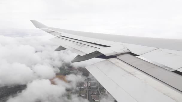 Airplane Flying Clouds Seconds Touching Wing Window View Low Altitude — Stockvideo