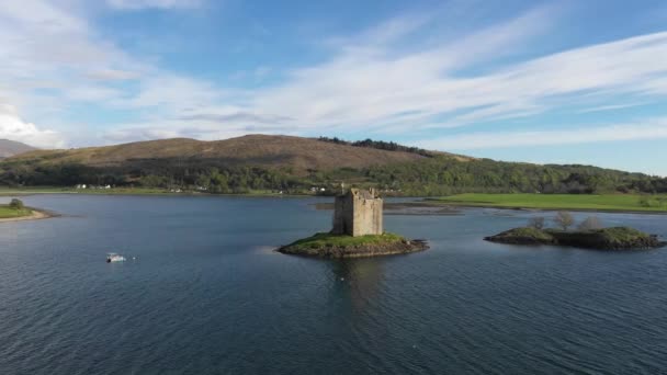 Aerial View Castle Stalker Lake Loch Linnhe Scotland Sunny Day — Vídeo de Stock