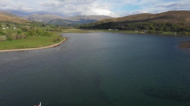 Letecký Pohled Hrad Stalker Jezero Loch Linnhe Skotsku Slunečného Dne — Stock video