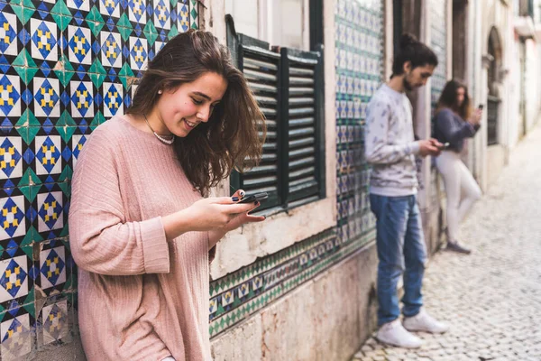 Shot People Friends Using Smartphone Ignoring Each Other Addicted Phone — Stock Photo, Image