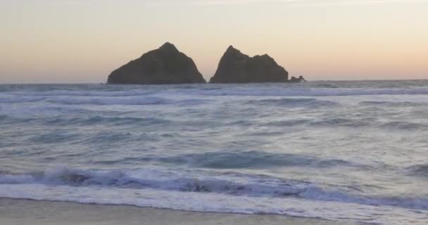 Beautiful view of Holywell Bay in Cornwall at sunset — Stock Video