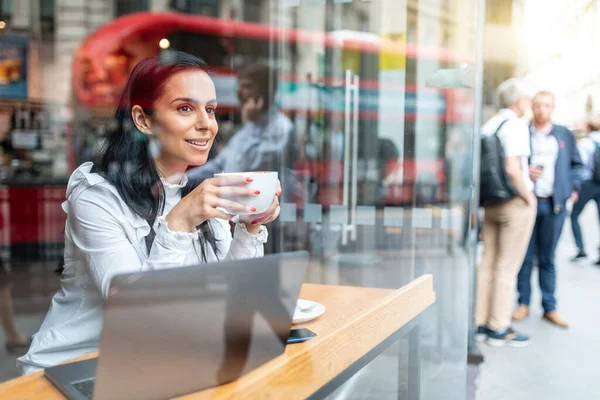 Young Business Woman Drinking Coffee Cafe City Woman Table Computer — Foto Stock