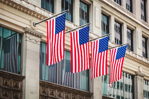 Vlajky Spojených Států Fasádě Budovy New Yorku Vlastenectví Cestovní Koncepce — Stock fotografie
