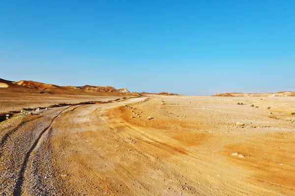 Çölde yol