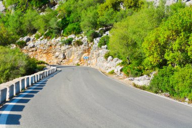 Asfalt yolu