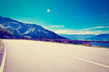 Asfalt yolu