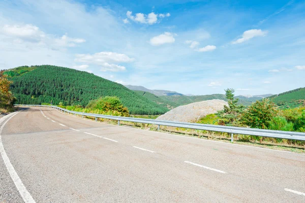 山の中の道路 — ストック写真