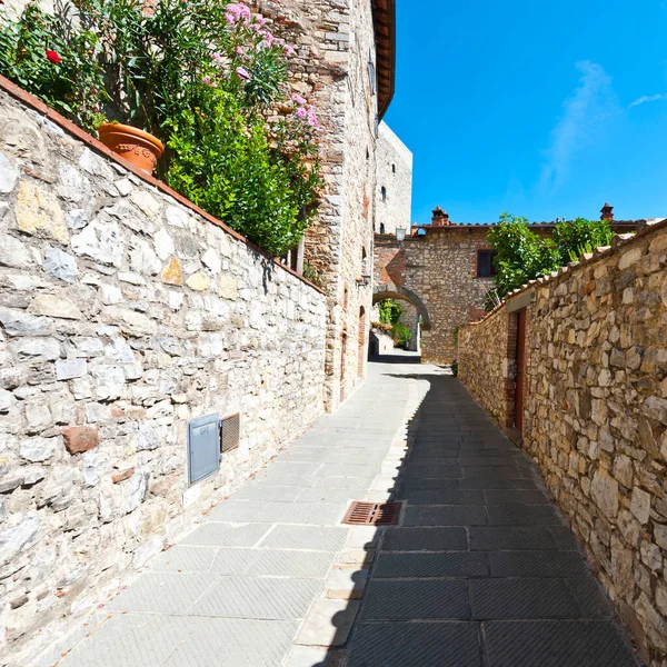 Szűk Folyosó Régi Házak Között Olaszországban Középkori Olasz Város Boltíves — Stock Fotó