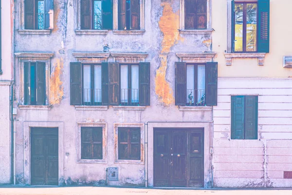 Las Ventanas Italianas Son Horizontes Nuevos Antiguos Belleza Funcionalidad Rendimiento —  Fotos de Stock