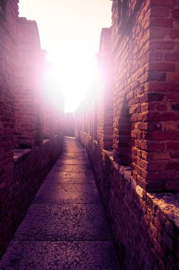 Castel Vecchio Köprüsü (İtalyanca: 