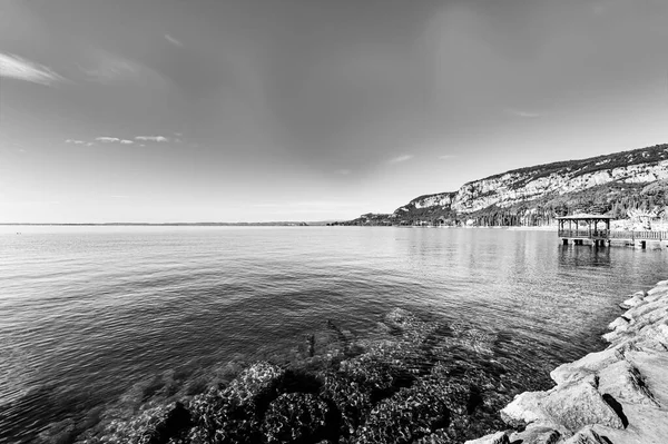 Deserted Shore Lake Garda Italy Absence Tourism Black White — Stock Photo, Image