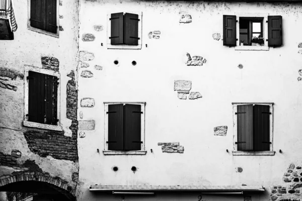 Włoskie Okna Nowe Stare Horyzonty Piękna Funkcjonalności Wydajności Czerni Bieli — Zdjęcie stockowe