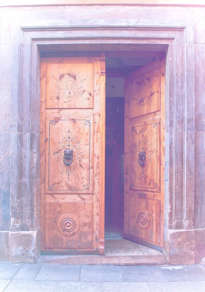 Open Wooden Door Leading Unknown Perhaps Quarantine Path Faded Color — Stock Photo, Image