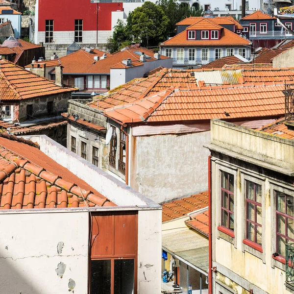 Widok Historyczne Centrum Miasta Porto Tradycyjnych Portugalskich Fasady Czasem Ozdobione — Zdjęcie stockowe