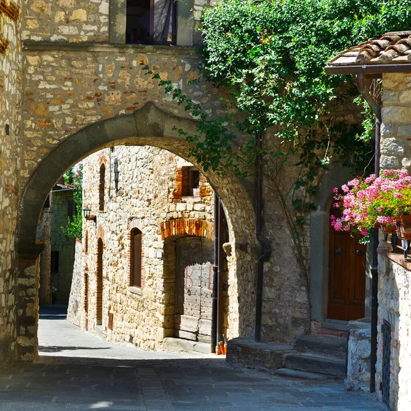 Narrow Passage Old Houses Italy Street Archway Medieval Italian Town — Stock Photo, Image